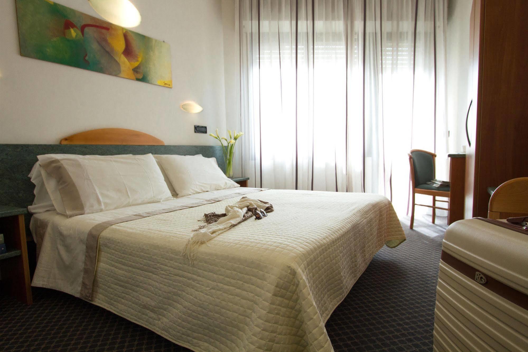 Hotel Nord Est Rimini Esterno foto