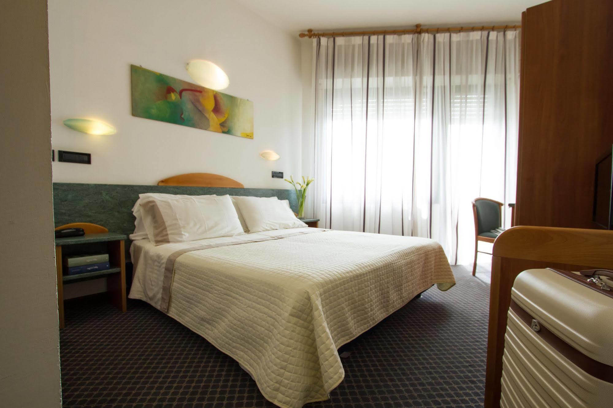 Hotel Nord Est Rimini Esterno foto