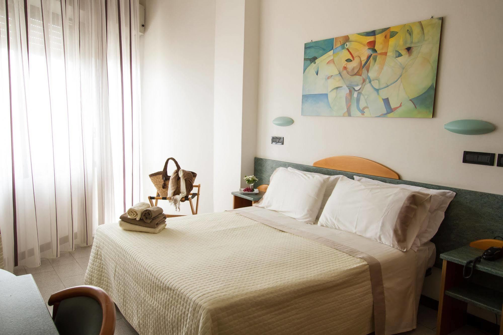 Hotel Nord Est Rimini Esterno foto